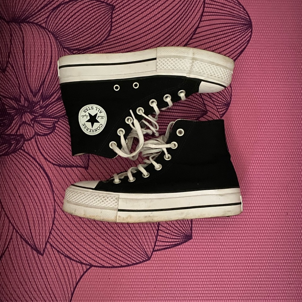BLACK AND WHITE PLATFORM CONVERSE